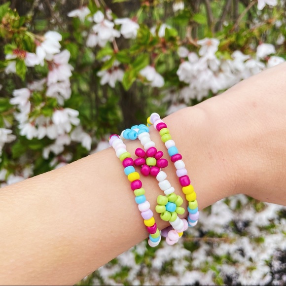 Multi Color Daisy Flower Beaded Bracelet Set - Picture 1 of 9